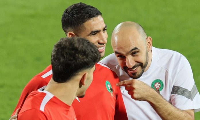 مدرب المغرب مع اللاعب حكيمي
